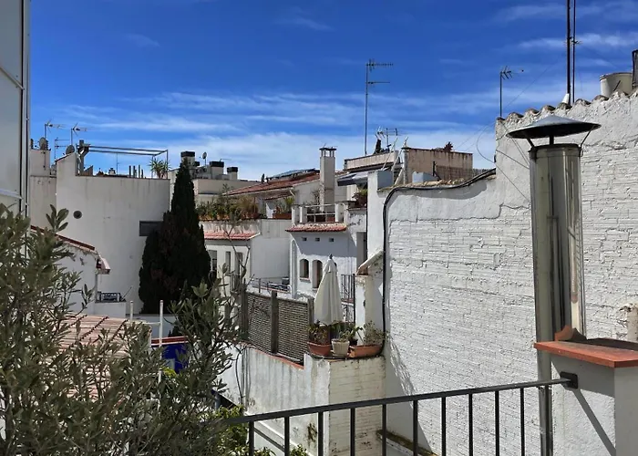 Ferienhaus Charming Casa In Centre & Minutes To Sitges
