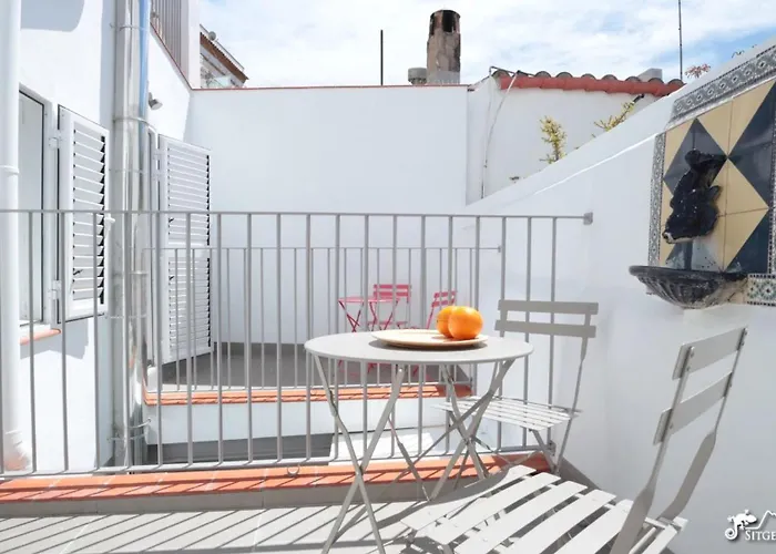 Charming Casa In Centre & Minutes To Nyaraló