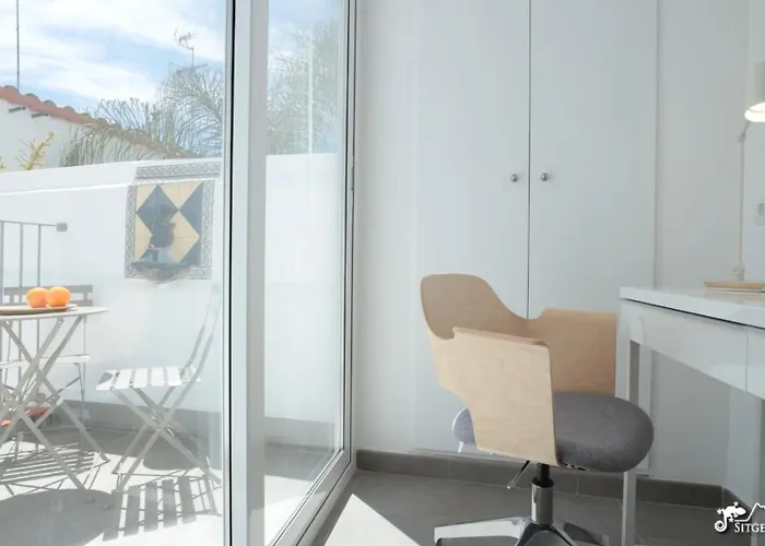 Charming Casa In Centre & Minutes To Сasa de vacaciones Sitges